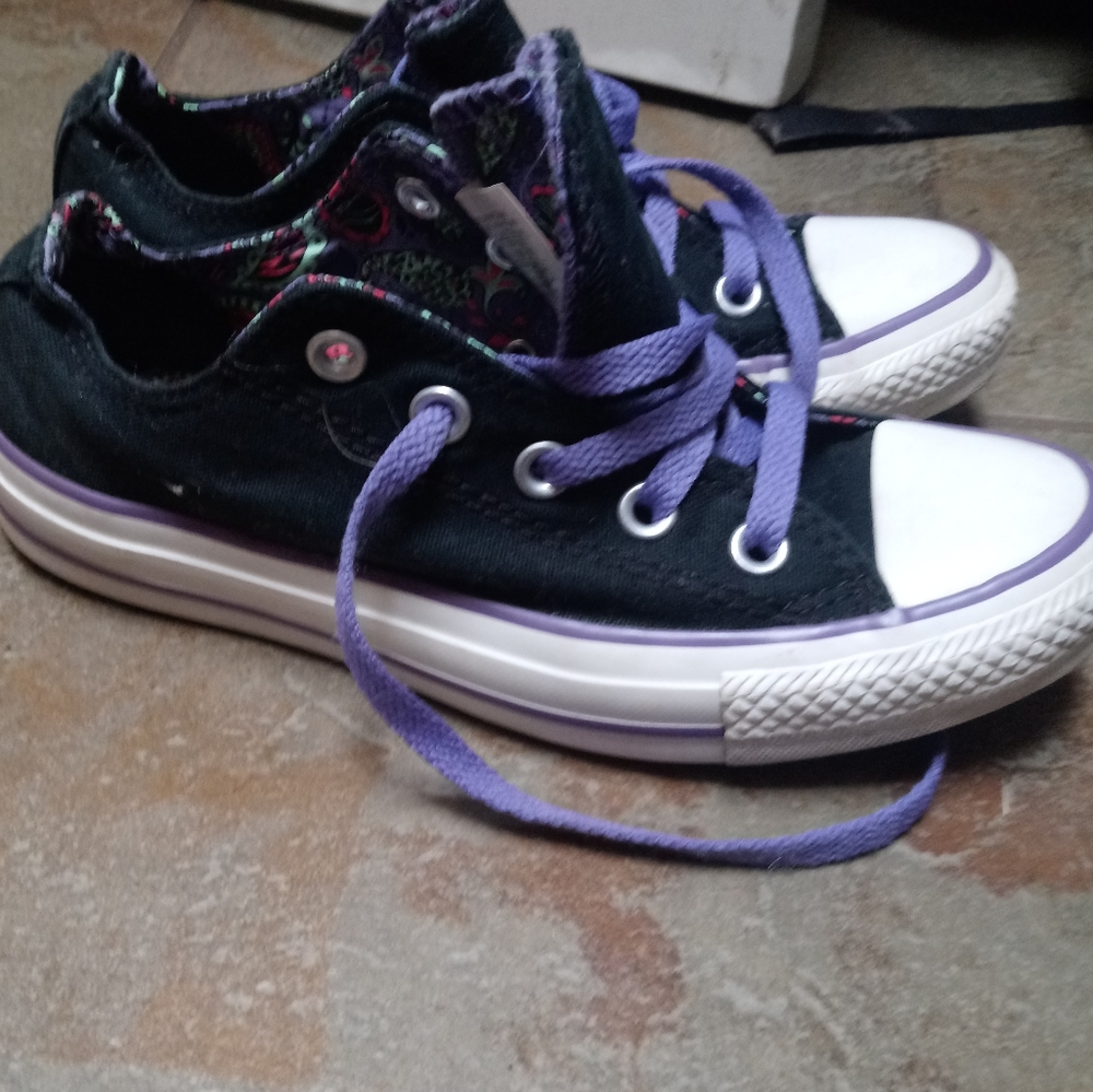 Black Converse - Picture 2 of 7